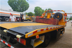 新田附近拖车电话号码服务